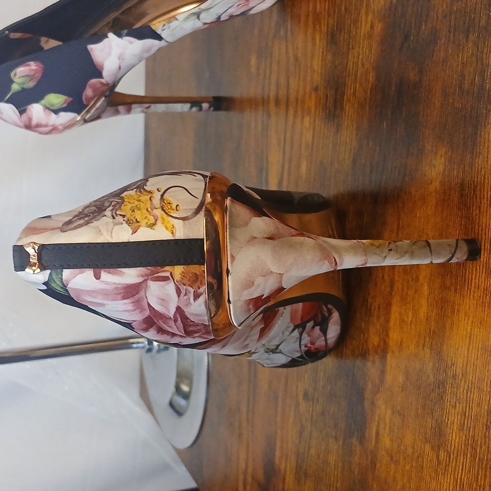 Ted Baker Black and Red Floral Heels Size 38.5 Or Womens Size 8 - Picture 6 of 8